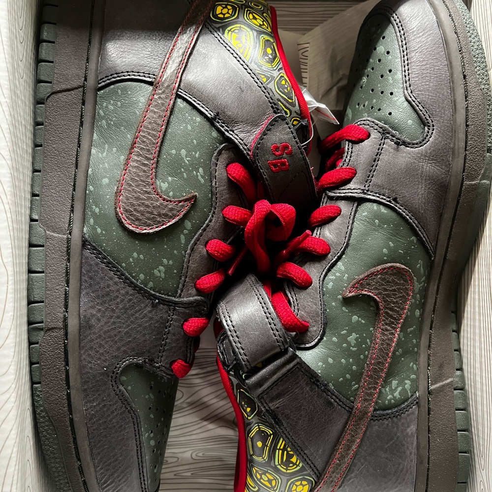Nike Premium Moat Brand new!